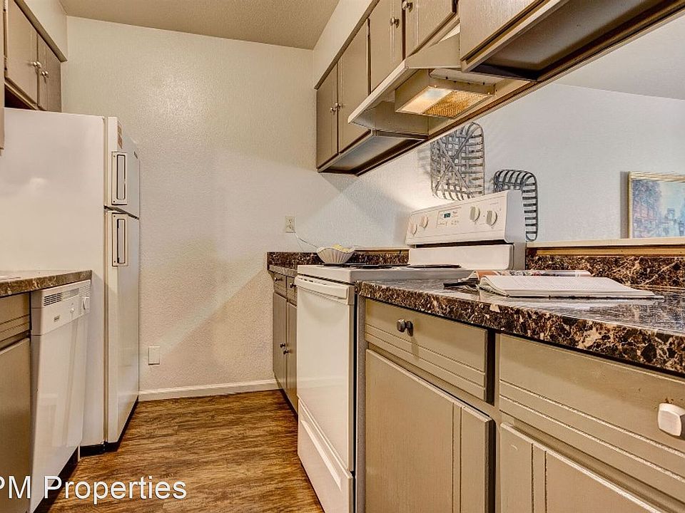 1st image of 810 7th St Unit 105