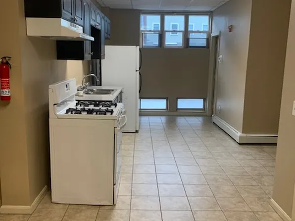 198 Ives St, Providence, RI 02906
