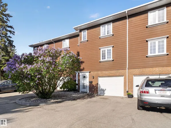 17092 67th Ave NW, Edmonton, AB T5T 1Y8