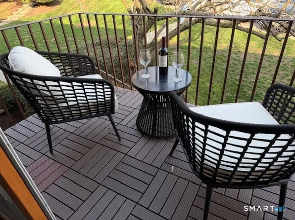 127 Kennedy Dr #127, Bridgeport, CT 06606