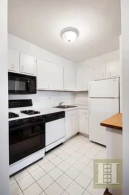 Rented by Halstead Real Estate | media 7