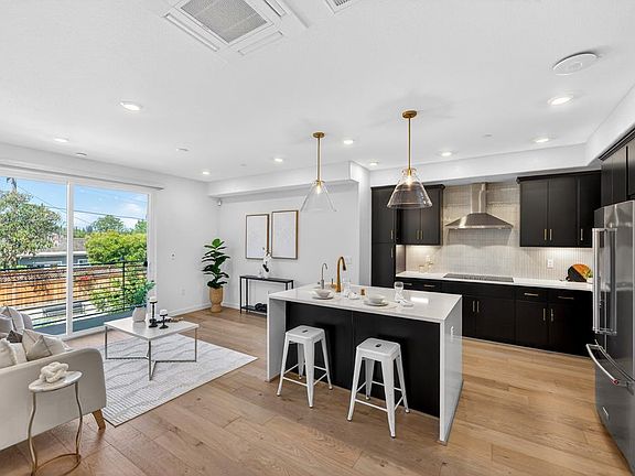 4th image of 827 Redberry Way