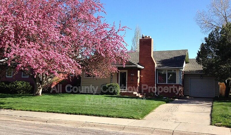1st image of 1915 E Custer St
