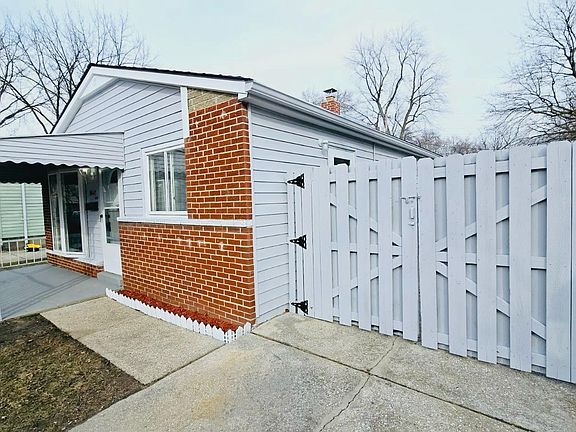 3rd image of 5647 Mayfair St