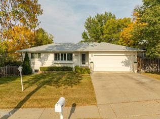 410 Saturn Dr, Bismarck, ND 58503
