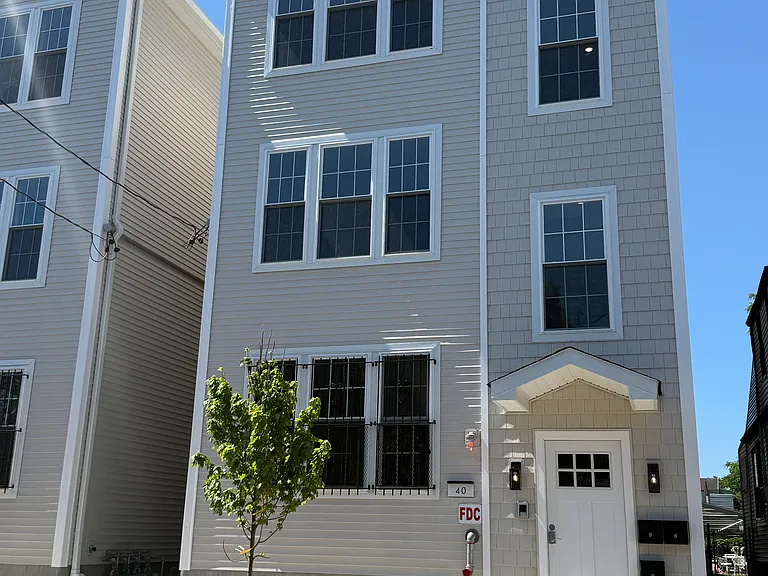 40 Shaw Ave #1 — Photo 1