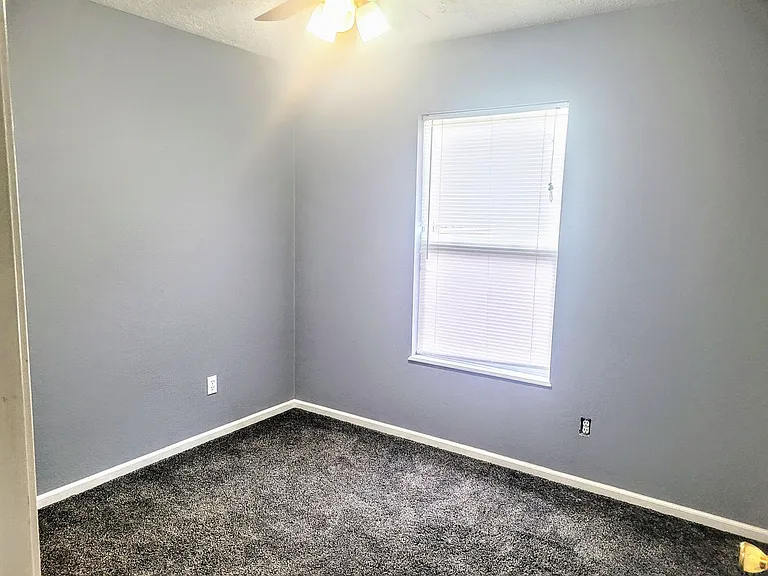 1128 Leonard Ave — Photo 6