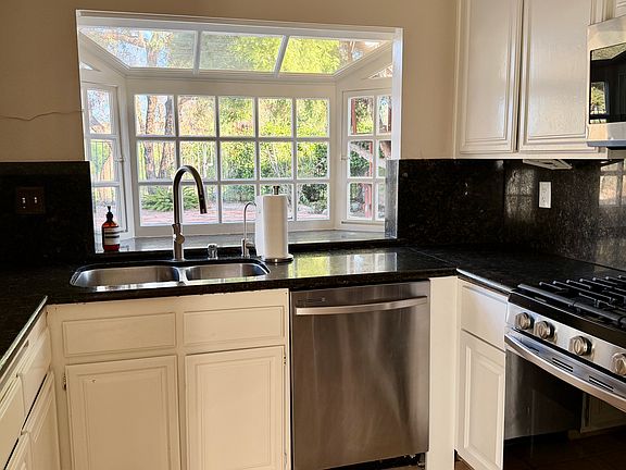 5th image of 5430 Fieldcrest Dr
