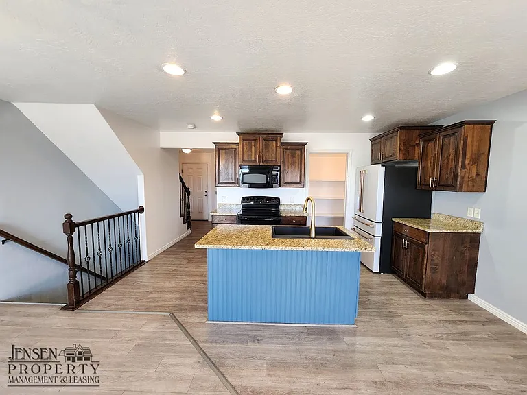 1000 E Bluff View Dr #94 — Photo 4