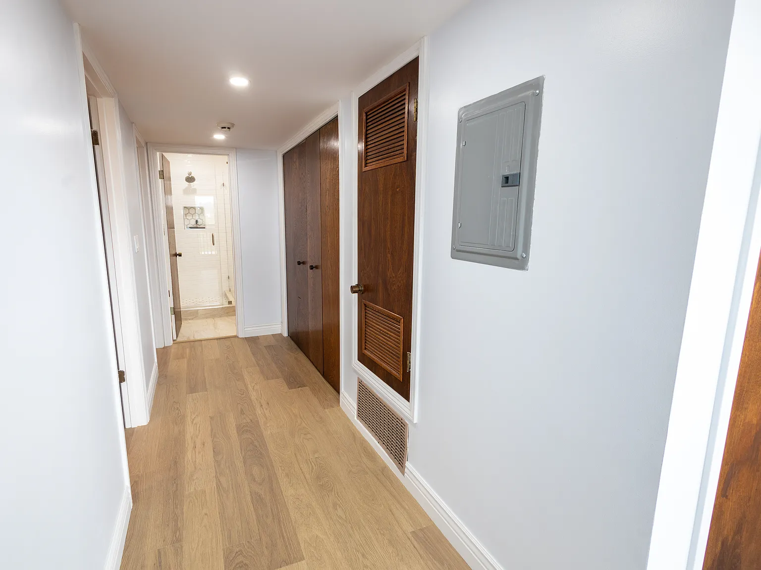 2 bed, 1050 sqft, $4,000 — Photo 3