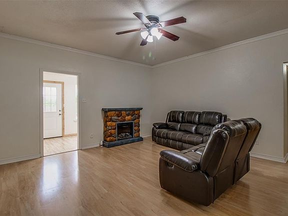 4th image of 1421 Buckingham Ln