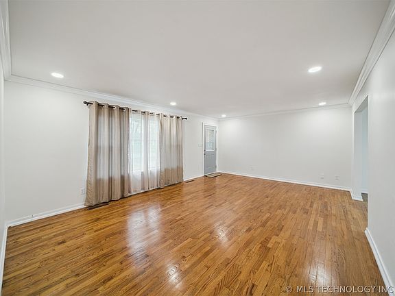4th image of 205 S Mary Ave