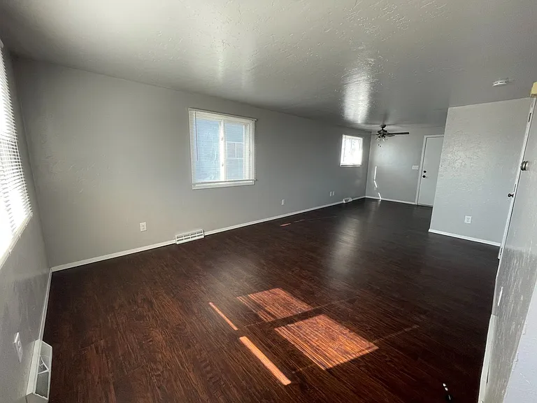 1198 Scheuring Rd — Photo 2