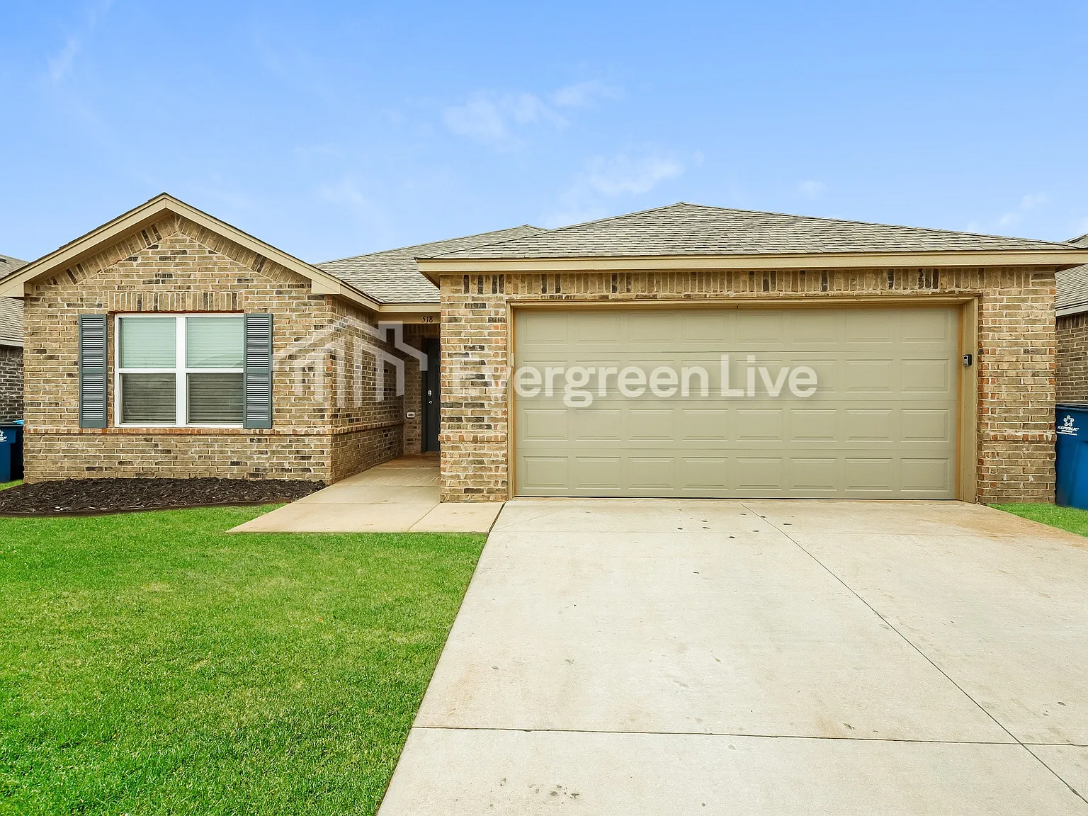 4 bed, 2.0 bath, 1931 sqft, $1,795 — Photo 2