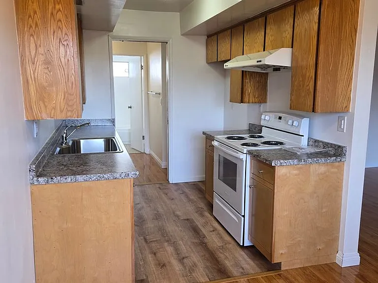 Stratford Apartments — Photo 5
