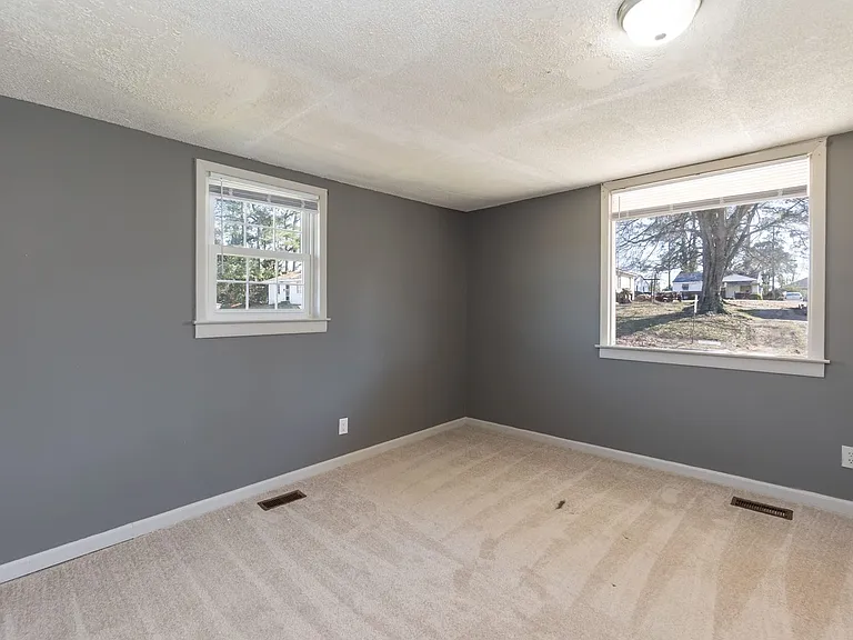 307 Olivia Ln — Photo 10