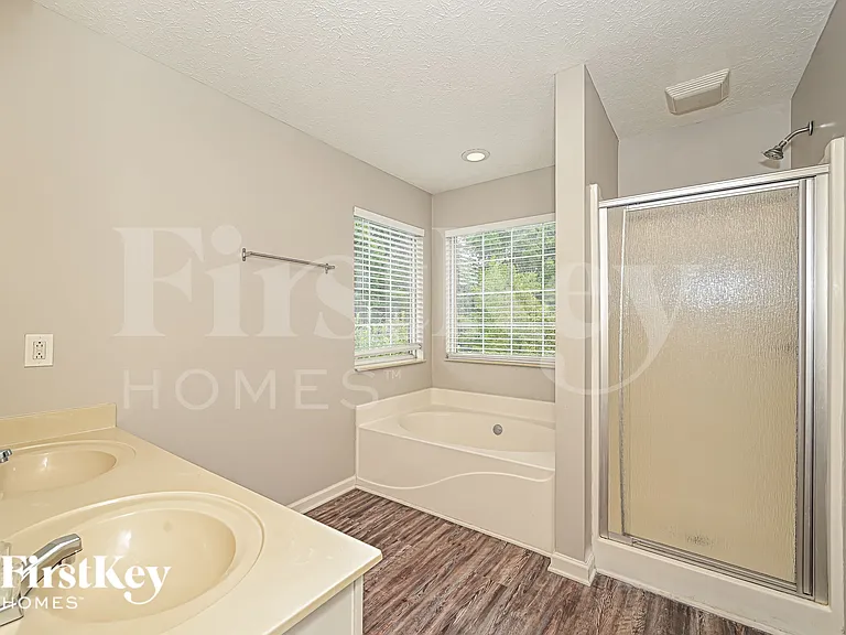 6005 Monroe Xing — Photo 13