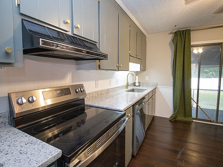140 Land Of Lakes Cir — Photo 11