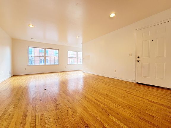 4th image of 437 Martin Luther King Dr #4