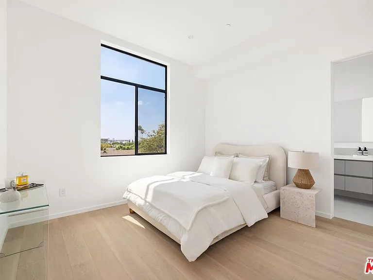 1227 N Formosa Ave #4 — Photo 10