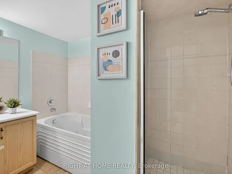 6 Humberline Dr #323 — Photo 29