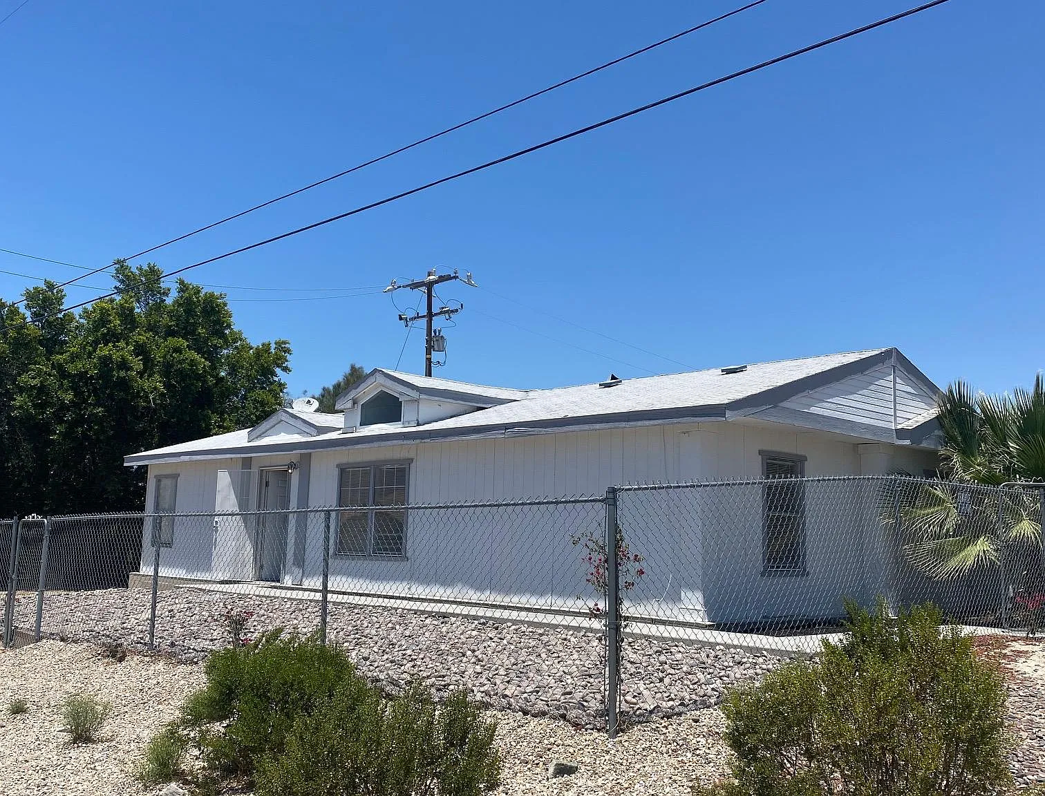 3 bed, 1300 sqft, $2,400 — Photo 2