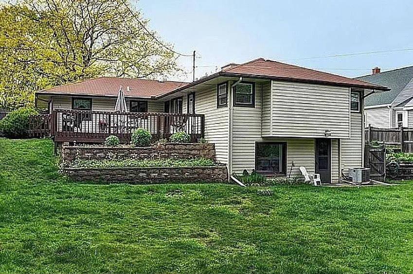 4 bed, 2188 sqft, $2,400 — Photo 3