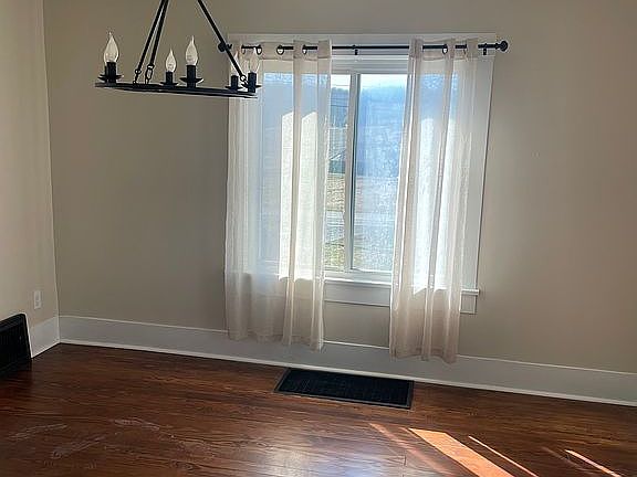 2nd image of 1585 Maple Dr