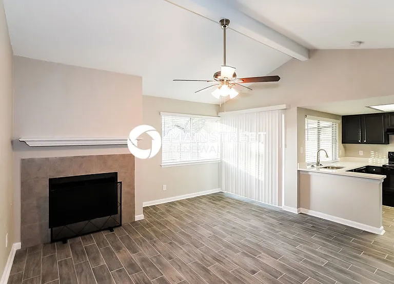 514 Stroud Ln — Photo 3