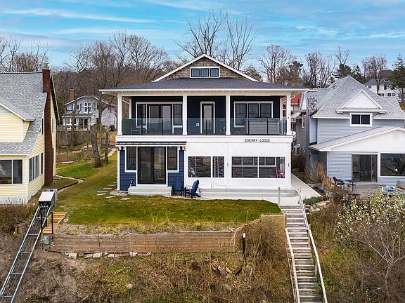 2nd image of 1116 S Harbor Dr