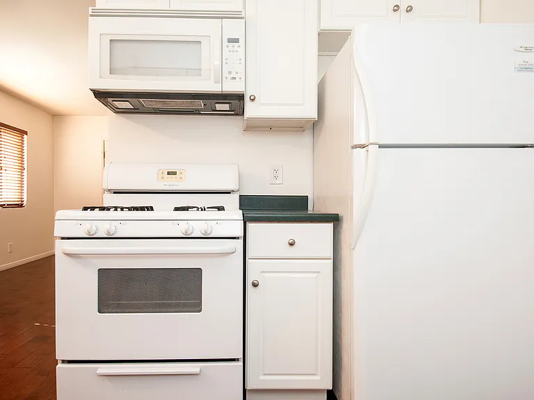 1044 Sapphire St #5 — Photo 2