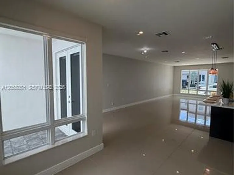 6440 NW 103rd Psge #Townhouse 6440 — Photo 21