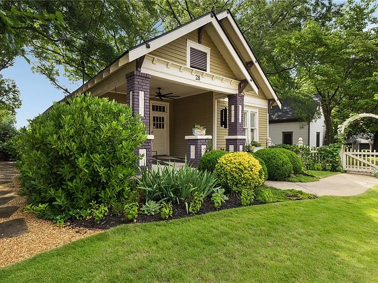 28 Clay St SE — Photo 2