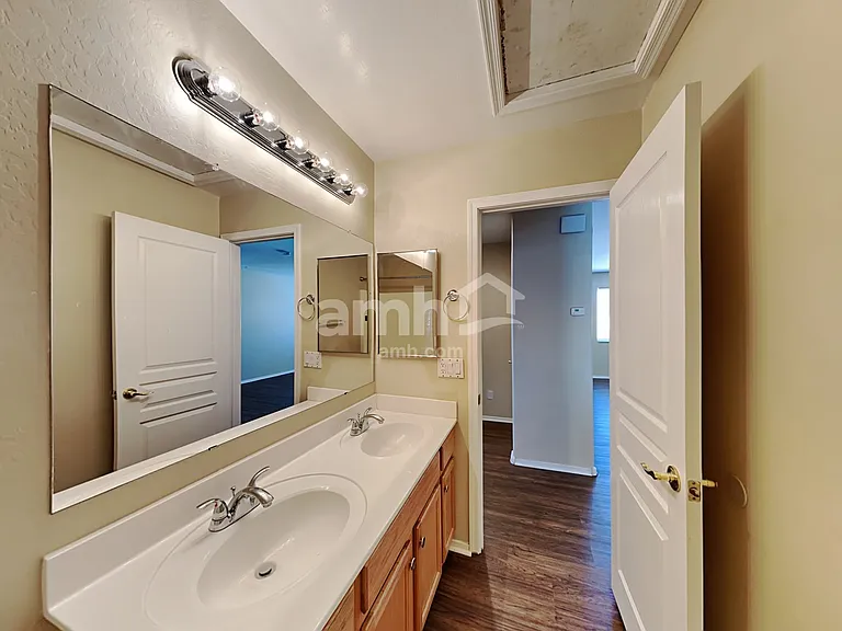 10859 W Locust Ln — Photo 19