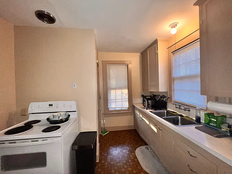 1319 S Fremont Ave — Photo 9