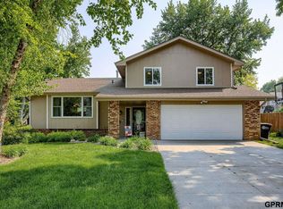 15623 Holmes Cir, Omaha, NE 68135
