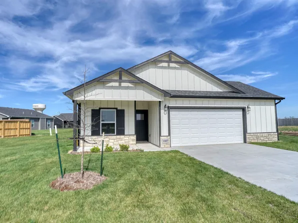 1007 Eastlinks Ct, McPherson, KS 67460