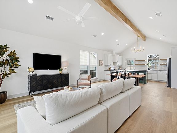 3rd image of 538 Proctor Ave