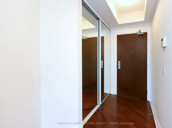 1055 Southdown Rd, Mississauga, ON