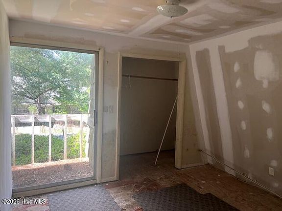 5th image of 212 Skyline Manor Road