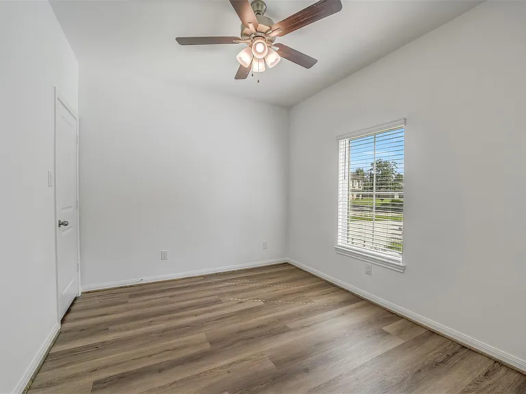 11931 Pondwood Dr — Photo 18