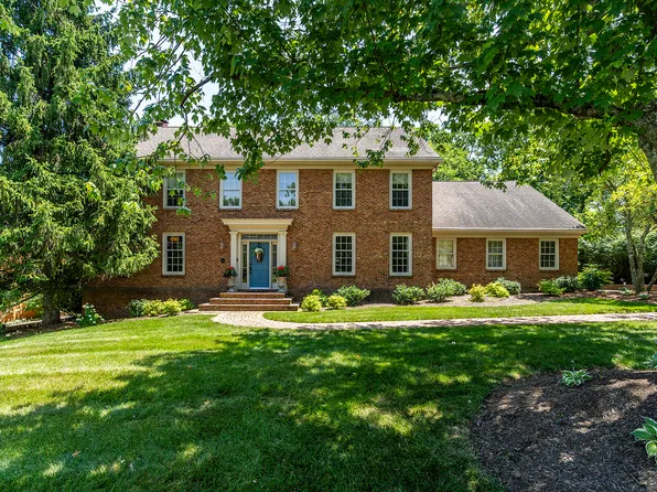 2132 Woodmont Dr, Lexington, KY 40502