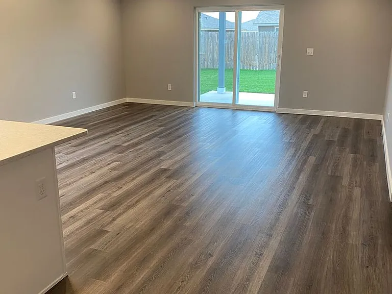 1330 W Bonneville St — Photo 4