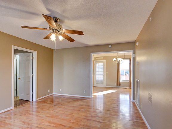 4th image of 2810 Pam Dr