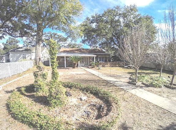 2nd image of 445 Oaklawn Pl