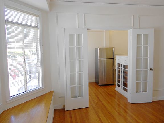 3rd image of 2901 Gough St APT 103
