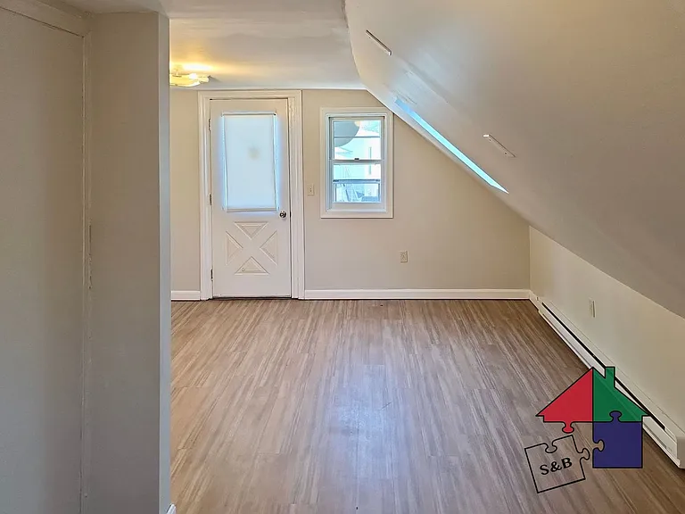 233 N Main St — Photo 8