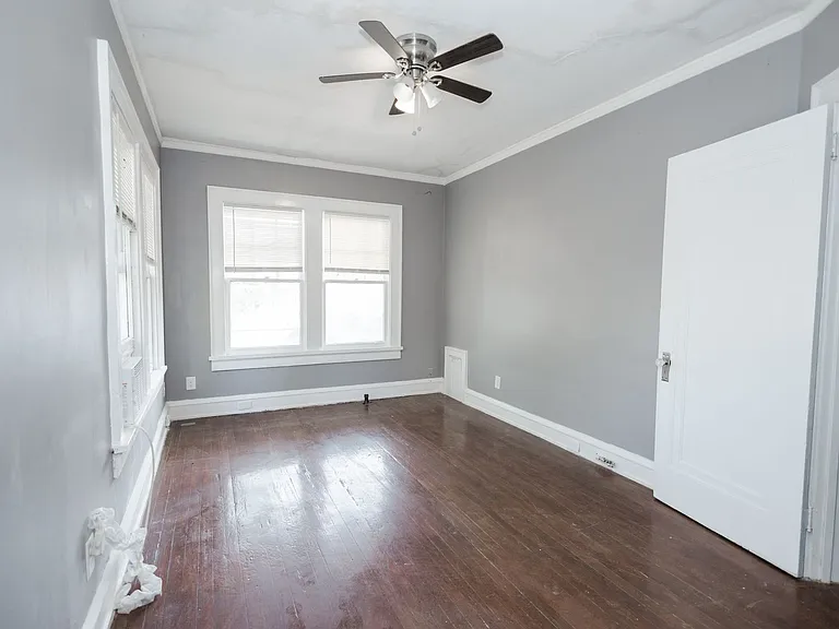 217 S 11th St — Photo 13