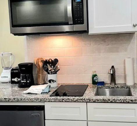 4th image of 807 8th St #206
