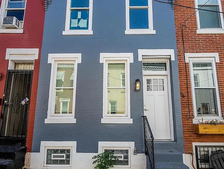 2212 Greenwich St — Photo 1